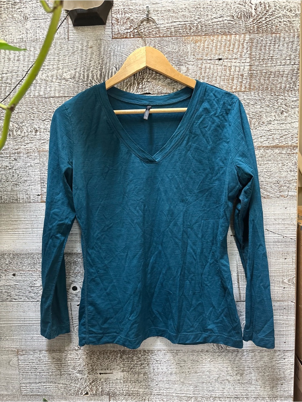Seg'Ments | 100% Merino Wool Fitted LS Base Layer V-Neck Top - L/XL, Turquoise